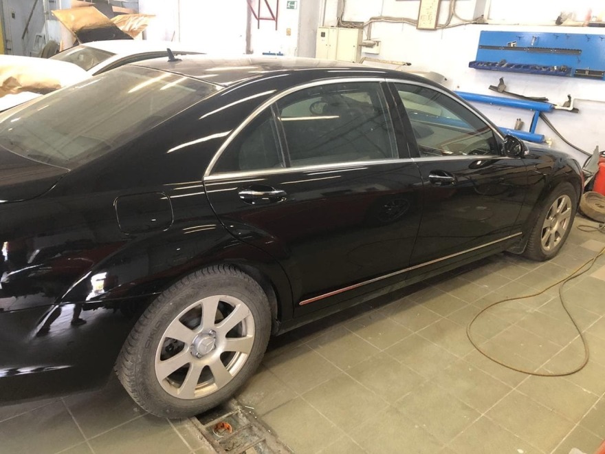 Ремонт алюминиевый дверей Mercedes Фото результата ремонта дверей Mercedes