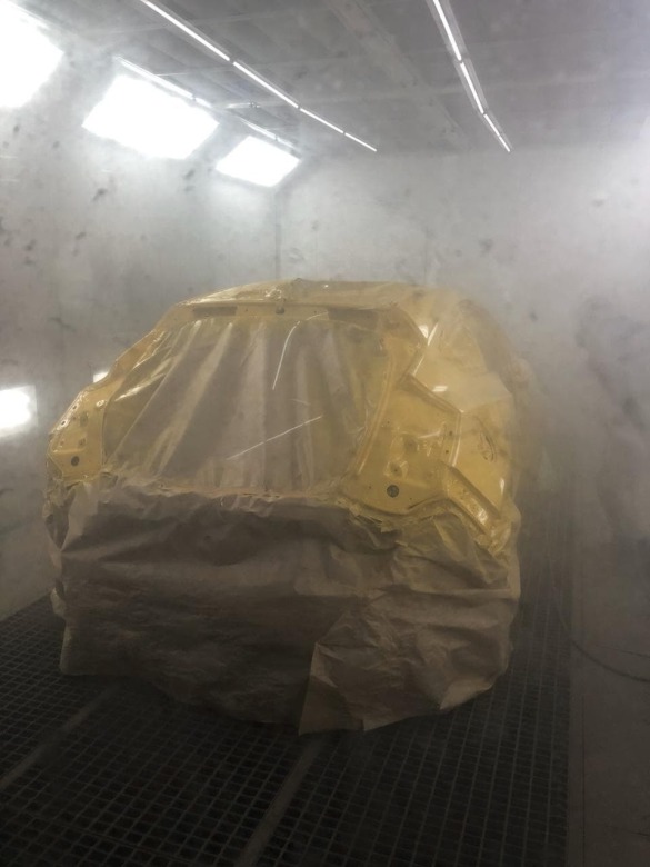 Фото процесса окраски кузова Opel в два цвета